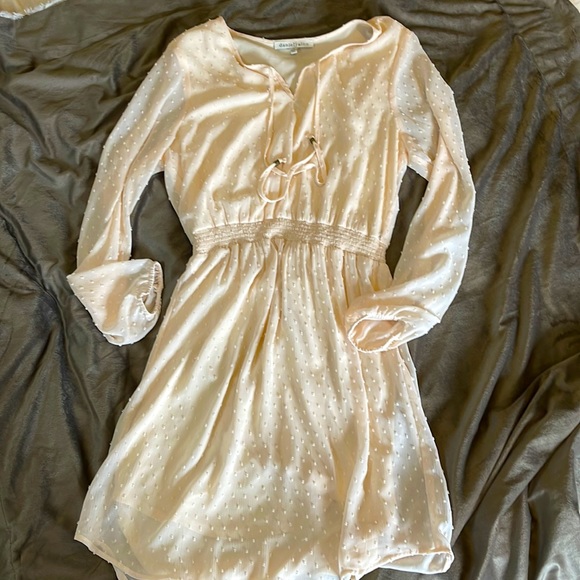 Lightweight Cream colored Dress. - Picture 1 of 5